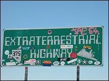 La zone 51 est un endroit repris couramment par le milieu ufologique et on y voque des thories conspirationnistes, voire des changes extraterrestres. Qu'est-ce qui est faux  propos de cet endroit ?