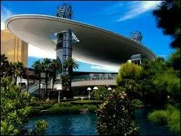 Qu'est-ce qui est faux sur le Fashion Show Mall ?