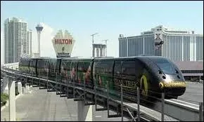 Quel htel retrouve-t-on  la dernire station du Las Vegas Monorail, au nord ?