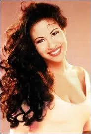 Et enfin, cette star-l est sans lunettes et c'est...