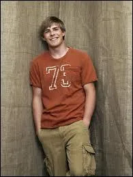 Comment s'appelle le plus jeune dans leur service ?