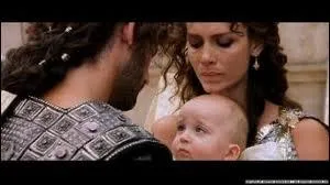 Quelles sont les deux personnes de face sur cette photo ?