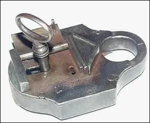   La cl est aprs la serrure et, ne monte pas sur tes gonds !  