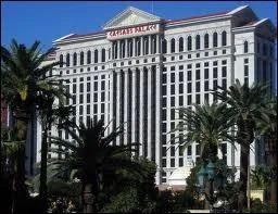 Le Caesars Palace est un htel sur le thme de l'empire romain. Quelle attraction n'existe pas ?