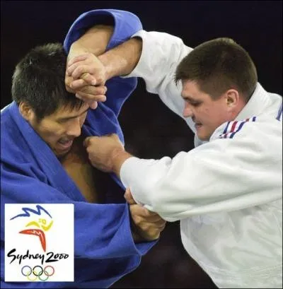Quelle tait la nationalit du judoka affront lors de sa finale victorieuse en poids lourds, par David Douillet en 2000  Sydney ?