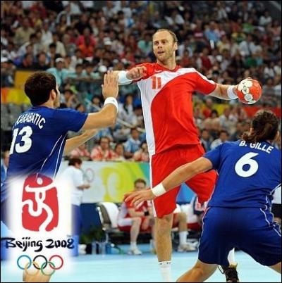 Comment étaient surnommés les joueurs de l'équipe de France de Handball lors le leur victoire en finale aux jeux de Pékin en 2008 ?