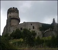 Chteau de Tournol surveillant la ville de Riom. Il connut une histoire mouvemente mais sa situation sur l'peron rocheux le rendait imprenable. Dans quel dpartement pouvez-vous le visiter ?