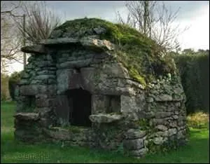 Ce four  pain aurait peut-tre besoin d'une restauration. Situ sur la butte de Quistinic, il n'en demeure pas moins une belle construction autenthique. Direction : le Morbihan.