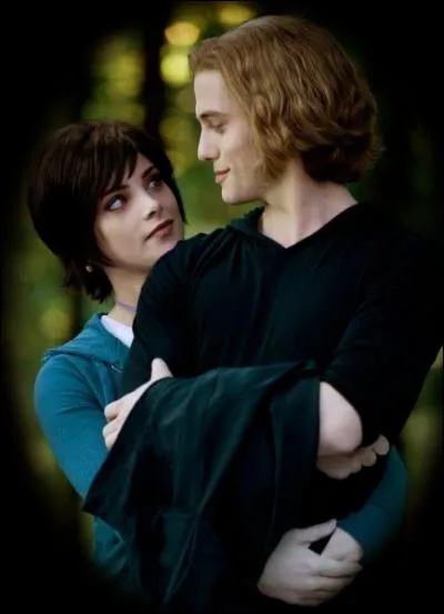 Qui sort avec Alice ?