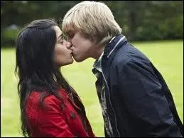 De qui Mara est-elle amoureuse ?