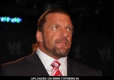 Avec qui Triple H est-il en guerre ? (20 juillet 2012)
