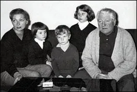 Quelle tait la dernire pouse de Jean Gabin avec laquelle il a eu trois enfants ?