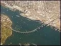 Le  San Diego Coronado Bridge  est un pont long et courb.  l'origine, il devait tre court et droit. Quelle est la principale raison du changement des plans originaux du pont ?
