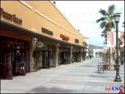 Quelle ville de l'agglomration de San Diego est rpute pour ses  outlets  ?