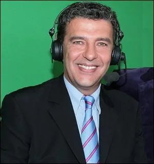 Commentateur  foot  trop tt disparu !