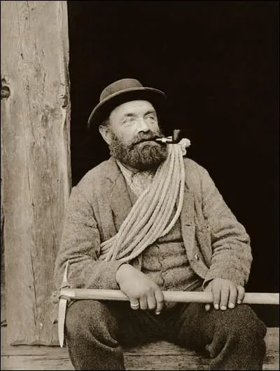 Guide de haute montagne n en 1845, il est l'auteur d'une quarantaine de premires ascensions dans les Alpes :