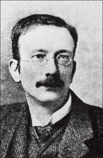 Alpiniste et crivain, il est considr comme le fondateur de l'alpinisme sportif. Il meurt  39 ans dans l'Himalaya, son corps n'a jamais t retrouv :