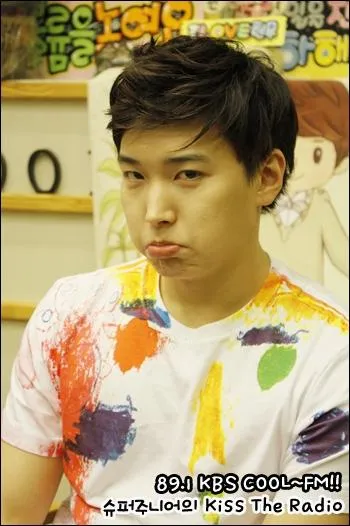 Fait-il partie des idoles corennes ayant un tatouage sur le corps ?