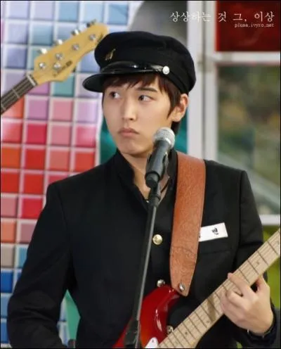 Quels sont les instruments dont il sait jouer ?