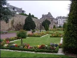 Si vous voulez visiter la ville de Hennebont, vous devez vous rendre dans le dpartement ...