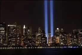 En quel lieu a-t-on vu longtemps ces immenses faisceaux lumineux ?