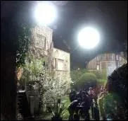 Mme dans les scnes de nuit, tournes la nuit, il faut un bon clairage pour le cinma. De mme que pour tourner dans des intrieurs historiques. Quel type de lampes sont prconises ?