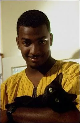 Vous souvenez-vous de lui, et de sa faon irrsistible de danser sur du Tom Jones, dans sa jolie villa de Bel Air ? Qui caline ce trs joli chat ?