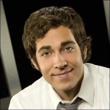 Dans la saison 2, Chuck apprend un truc d'espion, lequel ?