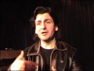 Dans le sketch  Sophie la girafe a 50 ans , quel humoriste n'a pas particip  ce sketch ?