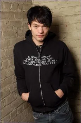 Il est marié avec la chanteuse Avril Lavigne :