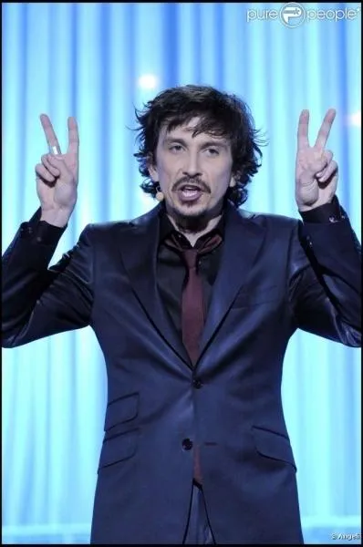 Quel est le site twitter d'Arnaud Tsamre ?