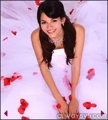 A quel ge dveloppe-t-elle une passion pour la comdie ?