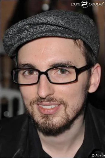 Comment s'appelle ce chanteur ?