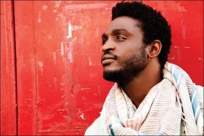 Comment s'appelle ce chanteur ?