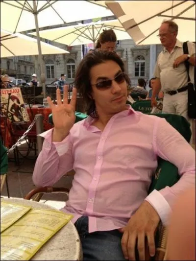 Dans quel sketch Florent Peyre a-t-il particip ?