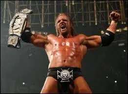 De qui, Triple H tient-il sa faon de porter le  Spinebuster  ?