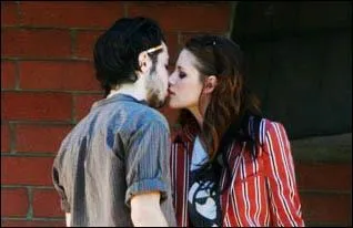 Avec qui est-elle sortie de 2004  2008 ?