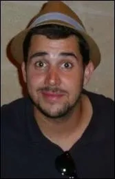 Quel mtier exerait-il avant de devenir humoriste ?