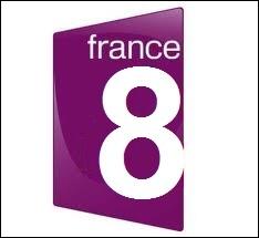 Normalement, quelle chaîne du groupe France Télévisions a un logo mauve ?