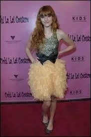 Comment s'appelle sa mre ?