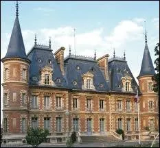 Ce chteau se trouve dans la ville de Quincy-sous-Snart, dans le dpartement ...