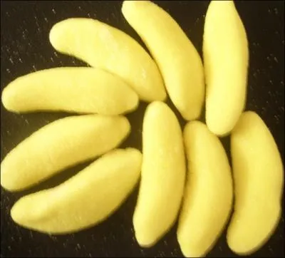 Je suis encore un bonbon qui reprsente un fruit mais pas rouge.