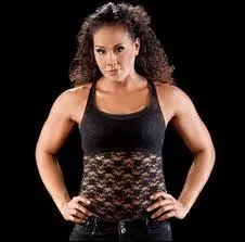 Quel est le finisher de Tamina ?