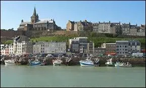 Perche sur son promontoire rocheux, la ville de Granville est parfois surnomme  La Monaco du Nord . Elle se situe dans le dpartement ...