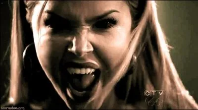 Qui joue Lexi, la meilleure amie de Stefan ?