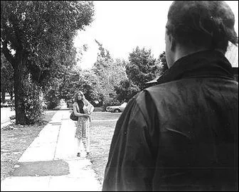 Qui est-ce que Laurie croit avoir vu ?