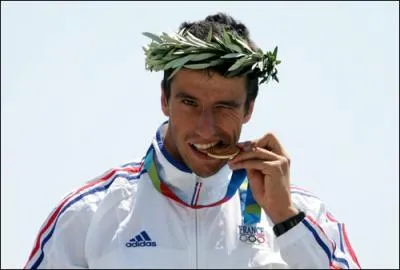 Tony Estanguet est triple champion du monde de slalom et mdaille d'or olympique aux Jeux de Sydney et d'Athnes. Il pratique :