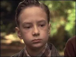 Qui joue Eddie tant adolescent ?