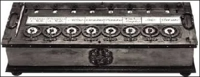 Quel philosophe et mathématicien a inventé la première machine à calculer en 1642 ?