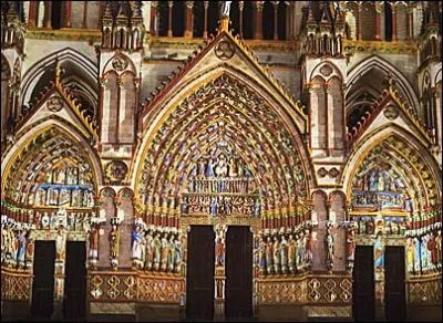 Qu'y a-t-il d'illumin  partir de 23h sur ce btiment ?